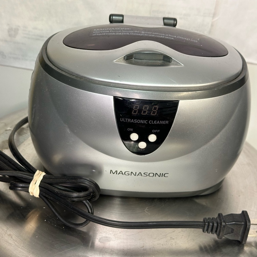 Silver Ultrasonic jewelry Cleaning device works great and in great condition